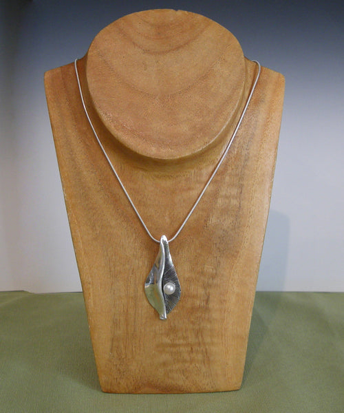 Aspen (White Pearl) - Necklace