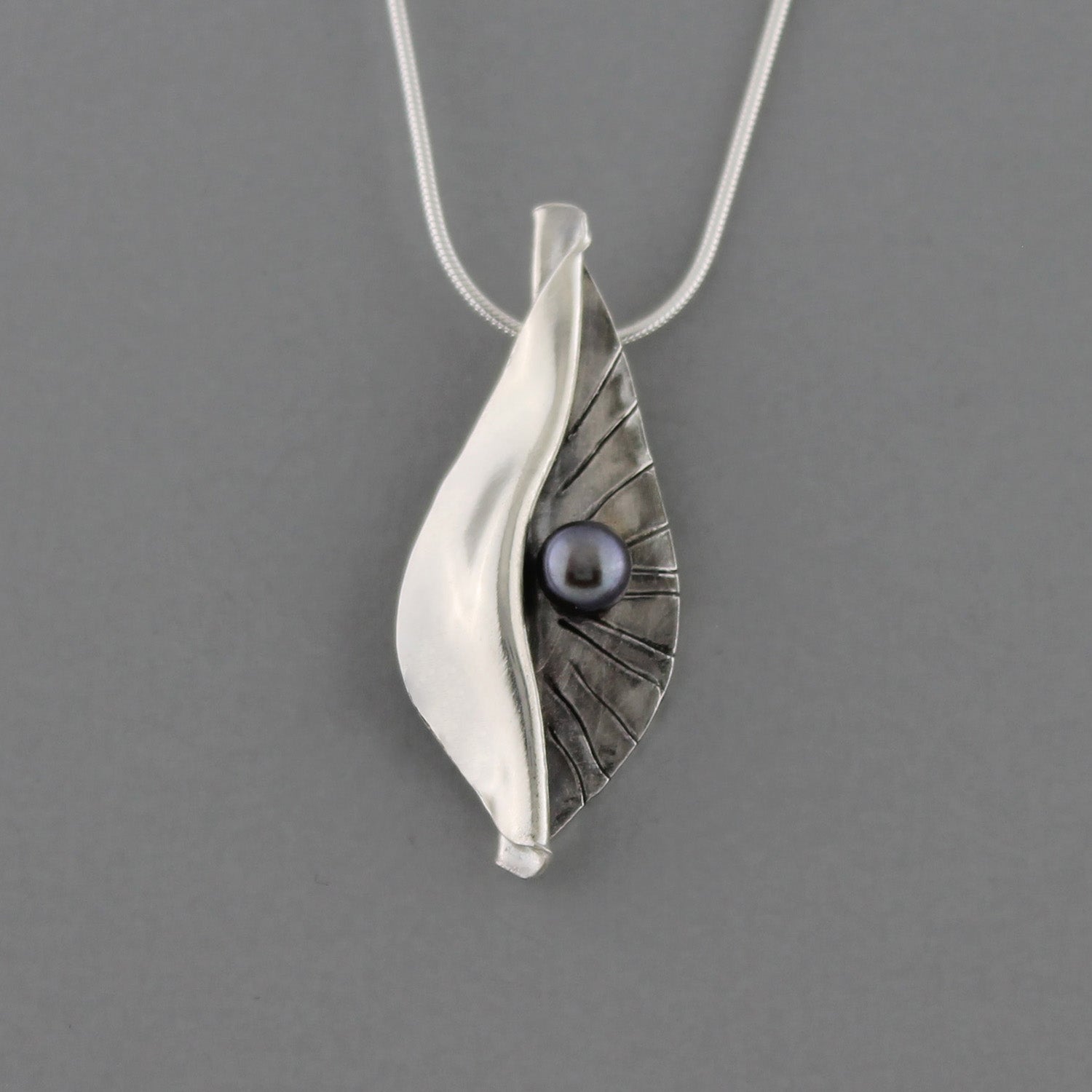 Aspen (Dark Pearl) - Necklace
