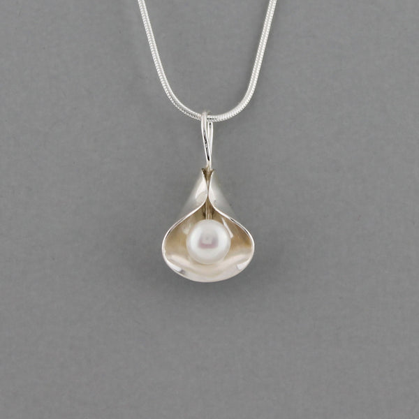 Calla Lilly (White Pearl) - Necklace