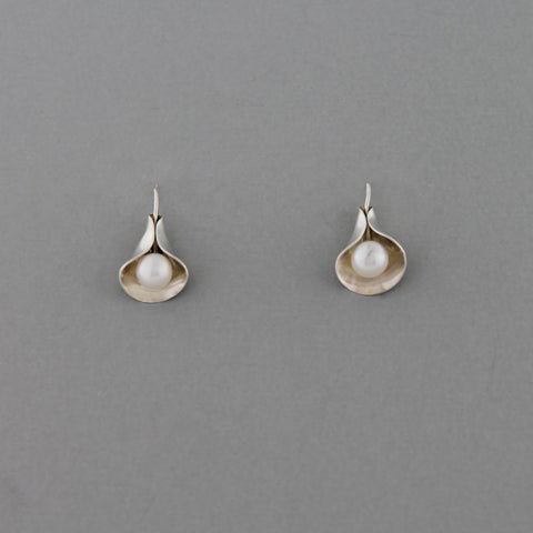 Calla Lilly (White Pearl) - Earrings